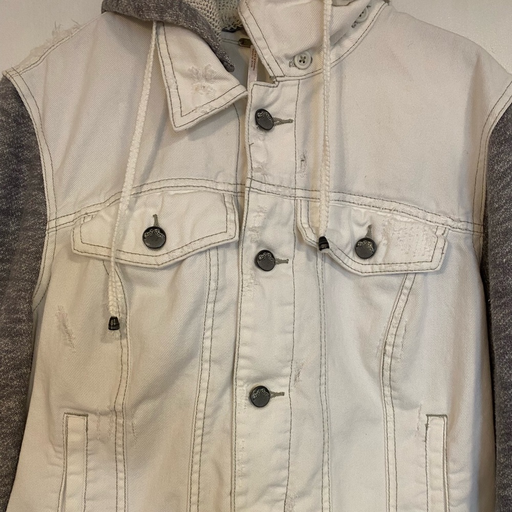 Free People Distressed White Denim Jacket - Size Large - Picture 3 of 10